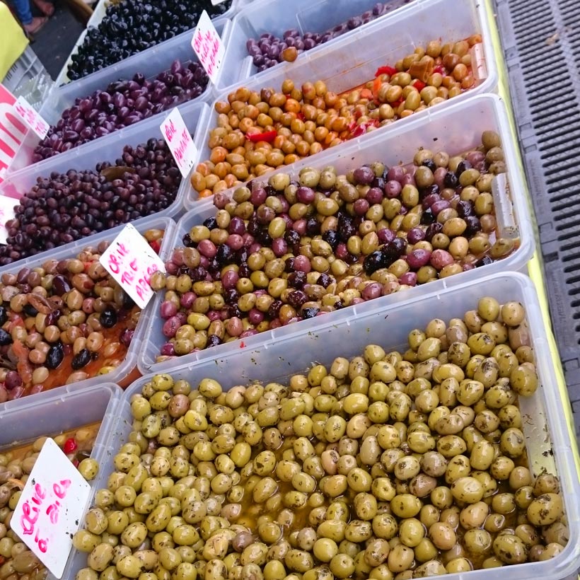 Marché des Capucinsのオリーブ